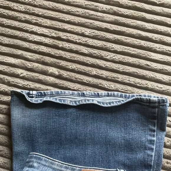 All jeans 2/$20🫦!American Eagle high rise Artist super stretch flare sz 6. EUC - Picture 13 of 14